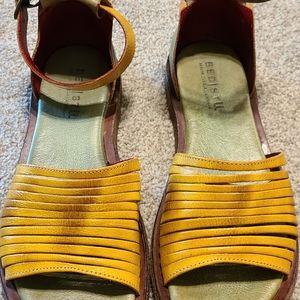 Only wore a couple of times. Size 8.5, yellow and a lighter green in color